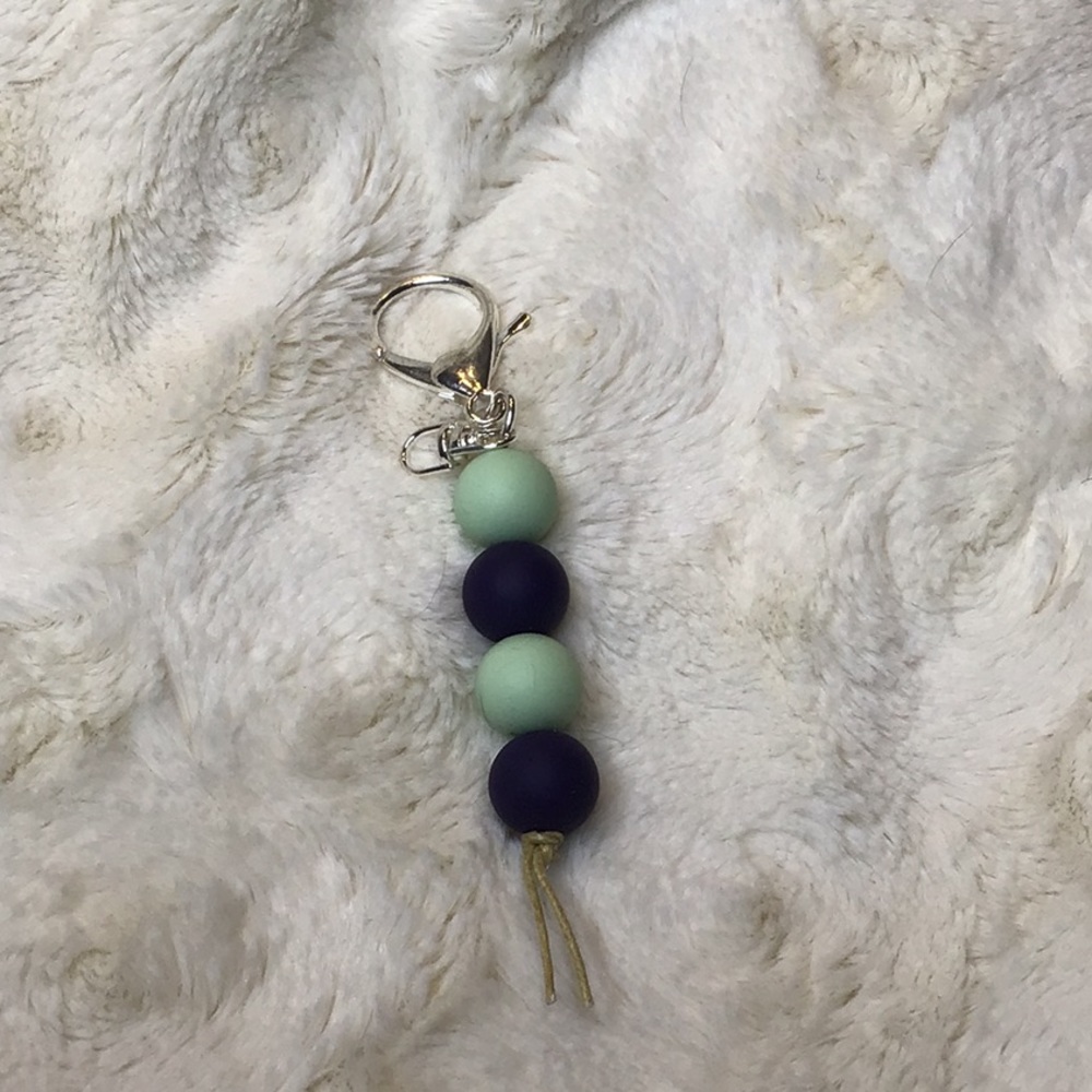 Handmade 15mm silicone bead keychain or zipper pull. Green/blue